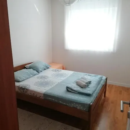 Garden Apartment *